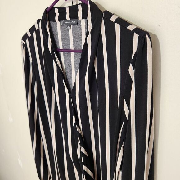 Adrianna Papell Blouse Size Medium Black Striped Vneck - Picture 6 of 12